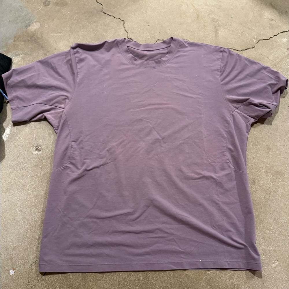 Lululemon Men's Purple T-Shirt